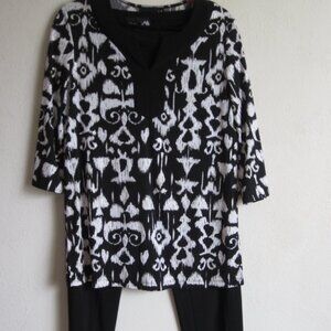 Carolyn Strauss Studio Two-Piece Black Pant Set with a Black, White, Sil…